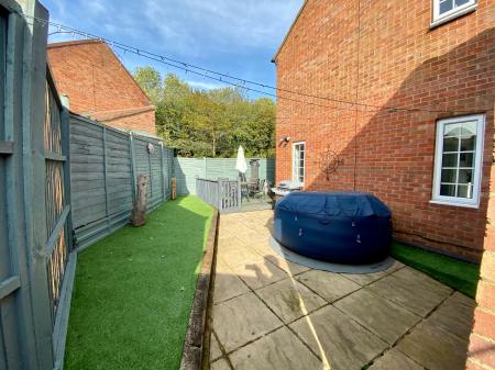 3 bedroom Semi-detached house to let in Smeaton Close, Milton Keynes, MK14