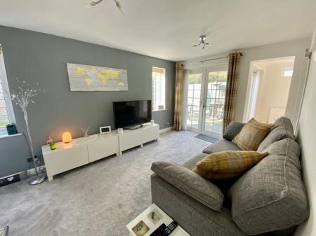 3 bedroom Semi-detached house to let in Smeaton Close, Milton Keynes, MK14