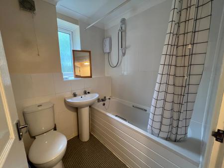 1 bedroom Ground floor maisonette to let in Bergamot Gardens, Walnut Tree, Milton Keynes, MK7