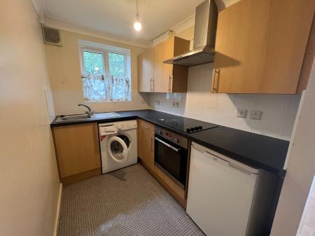 1 bedroom Ground floor maisonette to let in Bergamot Gardens, Walnut Tree, Milton Keynes, MK7