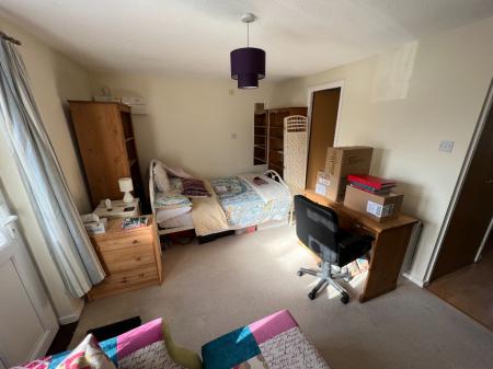 1 bedroom Studio flat to let in Pettingrew Close, Walnut Tree, Milton Keynes, MK7