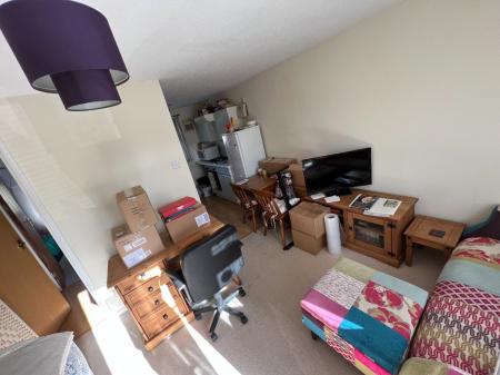 1 bedroom Studio flat to let in Pettingrew Close, Walnut Tree, Milton Keynes, MK7