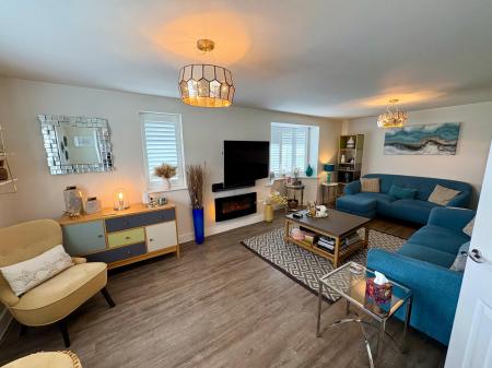 4 bedroom Detached house to let in Crick Close, Hanslope, Milton Keynes, MK19