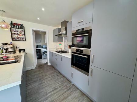4 bedroom Detached house to let in Crick Close, Hanslope, Milton Keynes, MK19