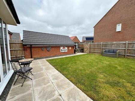 4 bedroom Detached house to let in Crick Close, Hanslope, Milton Keynes, MK19
