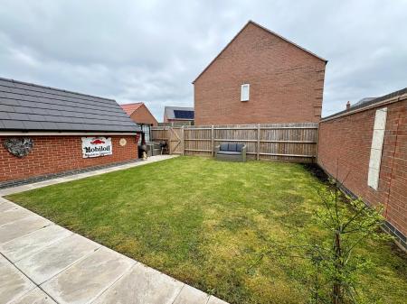 4 bedroom Detached house to let in Crick Close, Hanslope, Milton Keynes, MK19