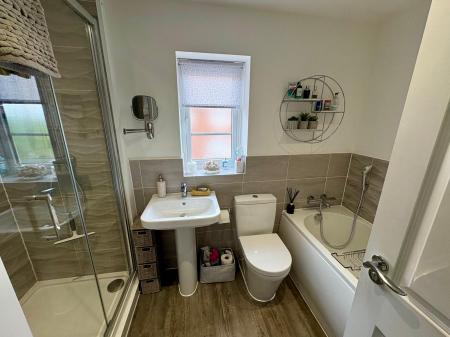 4 bedroom Detached house to let in Crick Close, Hanslope, Milton Keynes, MK19