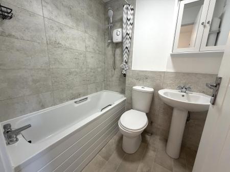 2 bedroom Terraced House to let in Pettingrew Close, Walnut Tree, Milton Keynes, MK7