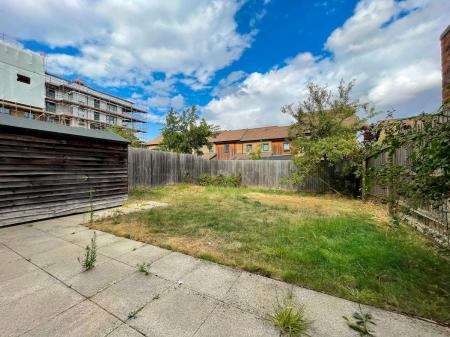 3 bedroom Town house to let in Atlas Way, Oakgrove, Milton Keynes, MK10