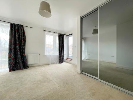 3 bedroom Town house to let in Atlas Way, Oakgrove, Milton Keynes, MK10