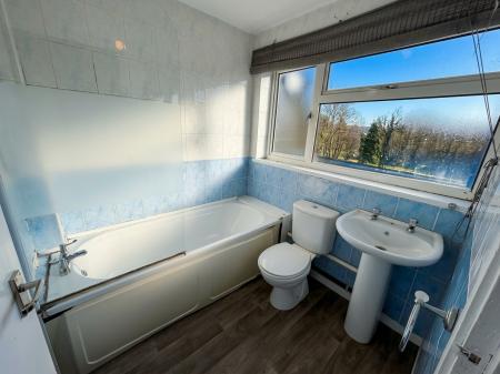 3 bedroom Flat to let in Burnmoor Close, Bletchley, Milton Keynes, MK2