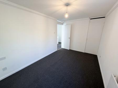 3 bedroom Flat to let in Burnmoor Close, Bletchley, Milton Keynes, MK2