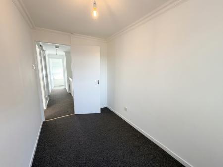 3 bedroom Flat to let in Burnmoor Close, Bletchley, Milton Keynes, MK2