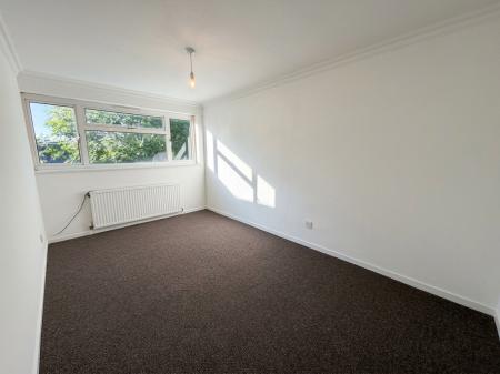 3 bedroom Flat to let in Burnmoor Close, Bletchley, Milton Keynes, MK2