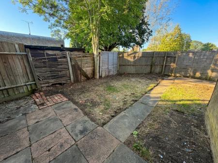 3 bedroom Flat to let in Burnmoor Close, Bletchley, Milton Keynes, MK2