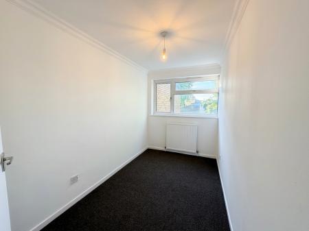 3 bedroom Flat to let in Burnmoor Close, Bletchley, Milton Keynes, MK2