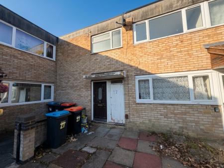3 bedroom Flat to let in Burnmoor Close, Bletchley, Milton Keynes, MK2