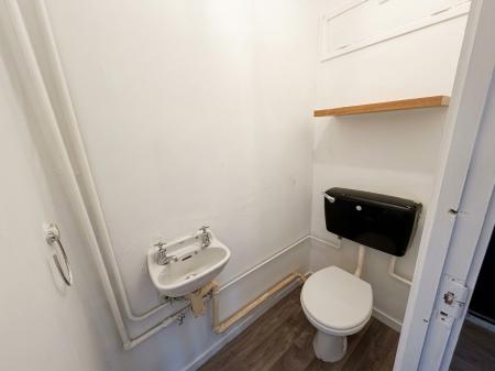3 bedroom Flat to let in Burnmoor Close, Bletchley, Milton Keynes, MK2