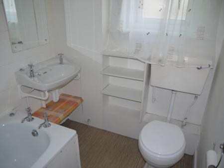 2 bedroom Flat to let in North Street, Elgin, Moray, IV30