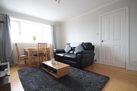2 bedroom Flat to let in Bailies Drive, Elgin, Moray, IV30