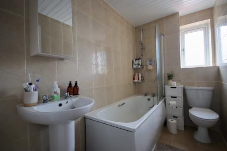 2 bedroom Flat to let in Bailies Drive, Elgin, Moray, IV30