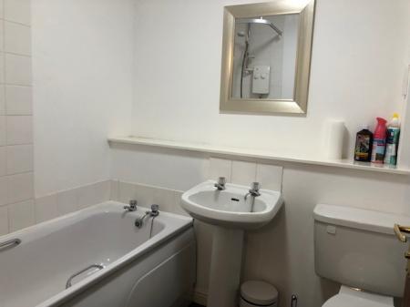 2 bedroom Flat to let in South Park Court, Elgin, Moray, IV30