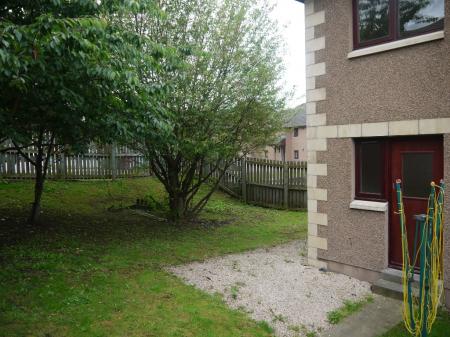 3 bedroom Terraced House to let in Wards Court, Elgin, Moray, IV30