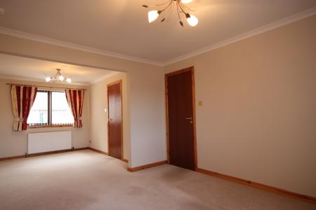 3 bedroom Terraced House to let in Springfield Drive, Elgin, Moray, IV30