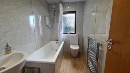 2 bedroom Flat to let in Ashgrove Place, Elgin, Moray, IV30