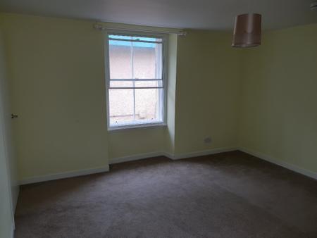 3 bedroom Flat to let in High Street, Elgin, Moray, IV30