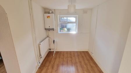 2 bedroom Semi-detached house to let in Edinburgh Road, Wellingborough, NN8