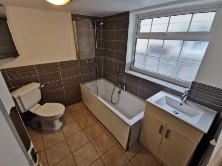 2 bedroom Terraced House to let in Great Park Street, Wellingborough, NN8