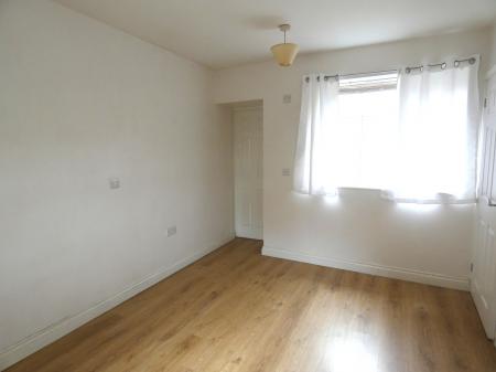 1 bedroom Flat to let in High Street, Finedon, NN9