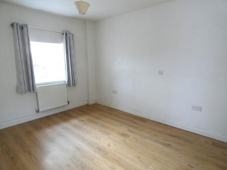 1 bedroom Flat to let in High Street, Finedon, NN9