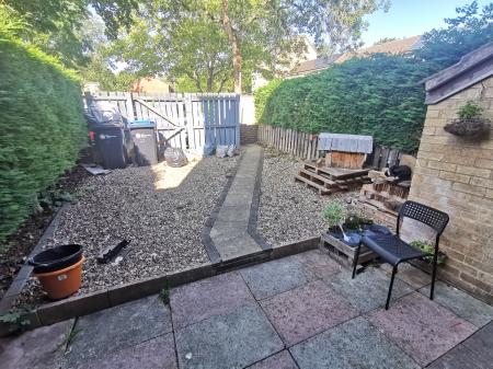 1 bedroom House share to let in Snowbell Square, Northampton, NN3