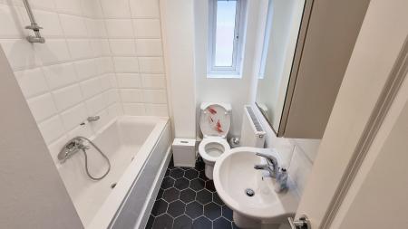 5 bedroom End of terrace house to let in Brook Street East, Wellingborough, NN8