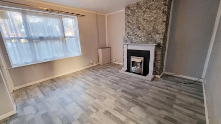 2 bedroom Semi-detached house to let in Priory Road, Wellingborough, NN8