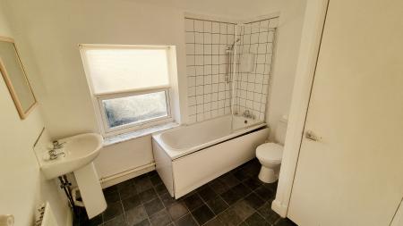 2 bedroom Semi-detached house to let in Priory Road, Wellingborough, NN8