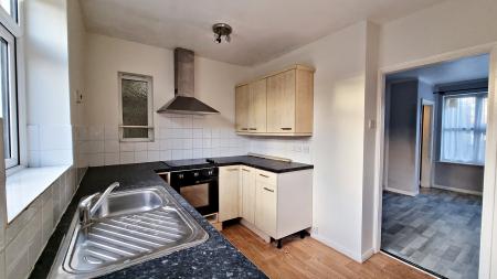 2 bedroom Semi-detached house to let in Priory Road, Wellingborough, NN8