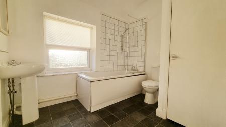 2 bedroom Semi-detached house to let in Priory Road, Wellingborough, NN8