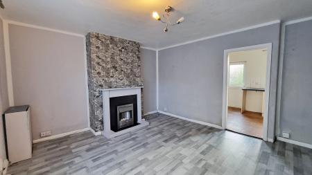 2 bedroom Semi-detached house to let in Priory Road, Wellingborough, NN8