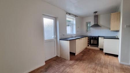 2 bedroom Semi-detached house to let in Priory Road, Wellingborough, NN8
