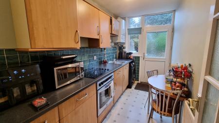 3 bedroom Terraced House to let in Hillside Road, Wellingborough, NN8