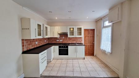 3 bedroom Terraced House to let in Cromwell Road, Rushden, NN10