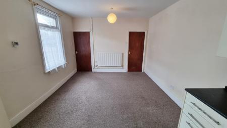 3 bedroom Terraced House to let in Cromwell Road, Rushden, NN10