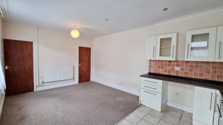 3 bedroom Terraced House to let in Cromwell Road, Rushden, NN10