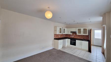 3 bedroom Terraced House to let in Cromwell Road, Rushden, NN10