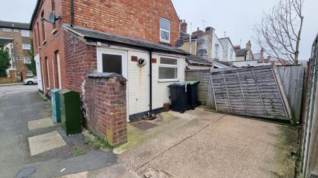 3 bedroom Terraced House to let in Cromwell Road, Rushden, NN10