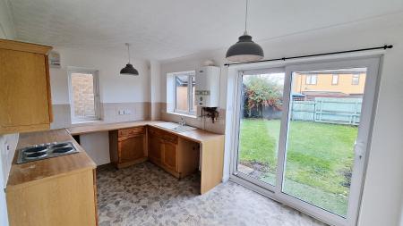 2 bedroom Semi-detached house to let in Chatsworth Drive, Wellingborough, NN8