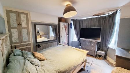 3 bedroom Semi-detached house for sale in Bedford Road, Rushden, Northamptonshire